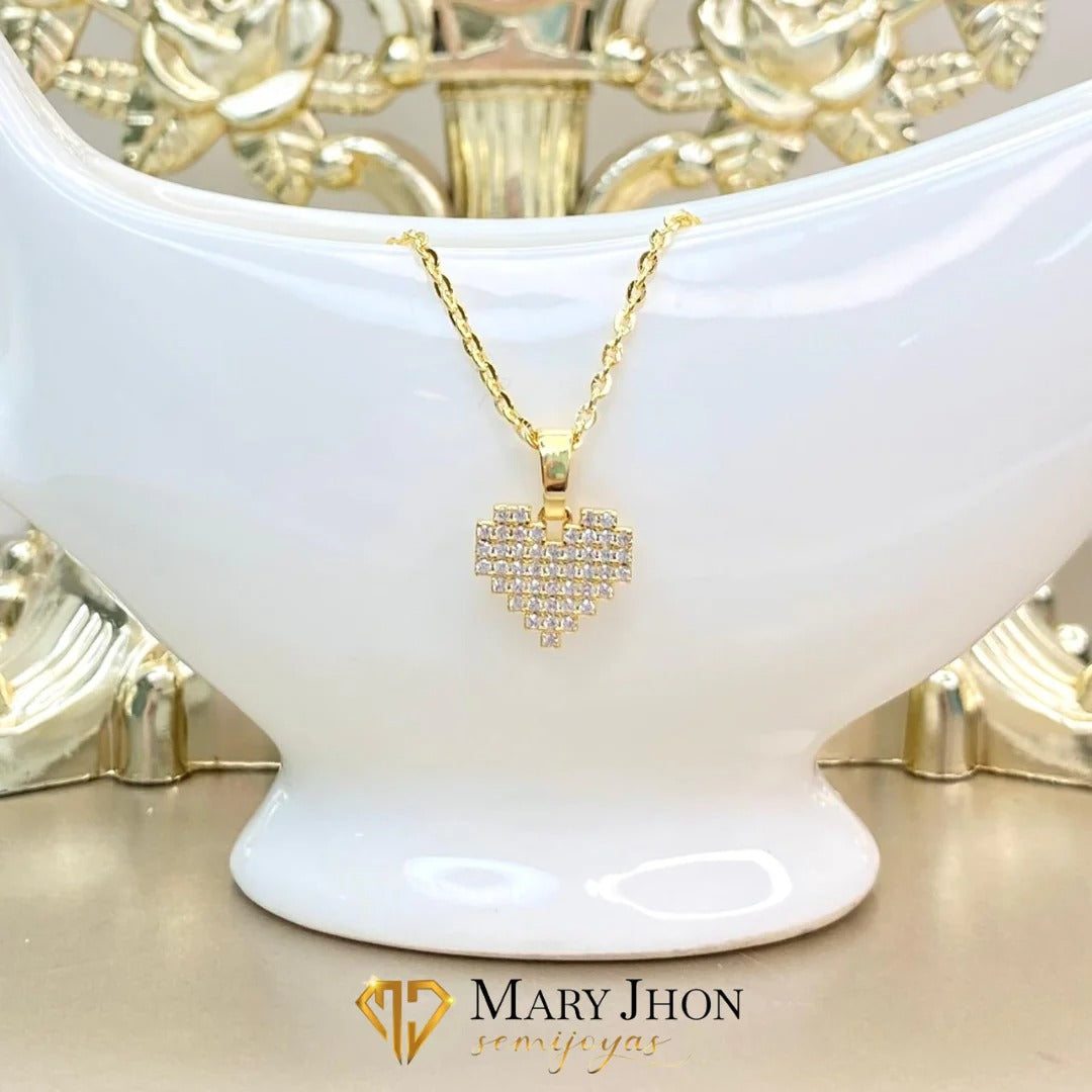 ✨ Collar dorado con dije en forma de corazón pixelado ✨
