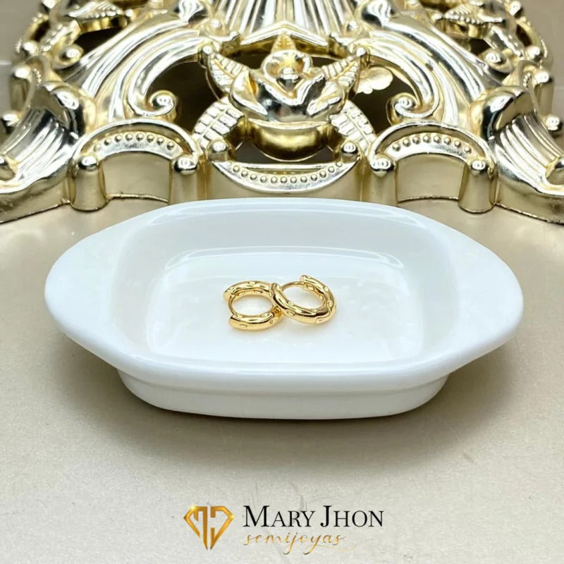 ✨ Aros pequeños dorados con detalles en relieve ✨