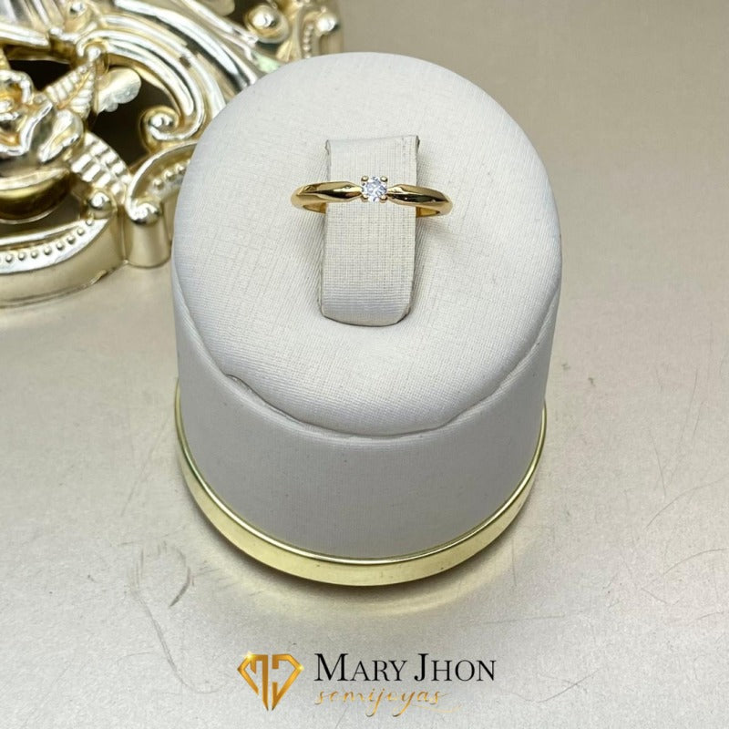 ✨ Anillo dorado con circonia central brillante ✨