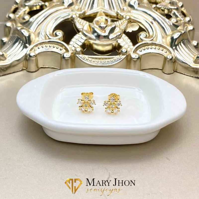 ✨ Aros dorados en forma de floro ✨