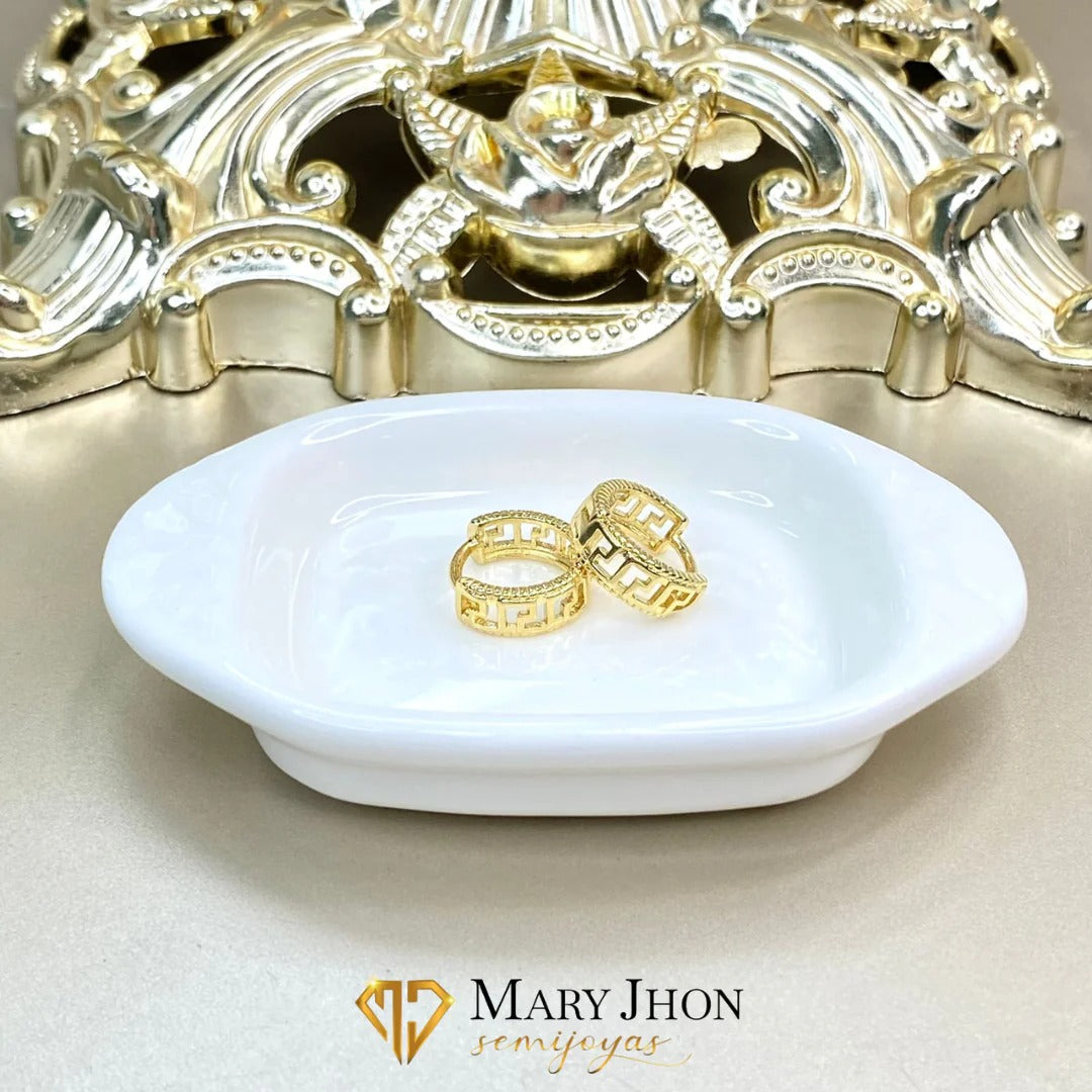 ✨ Aros dorados con diseño geométrico estilo griego ✨